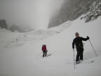 Descente du col de la Casse D�serte pendant le raid � skis du Tour de la Meije