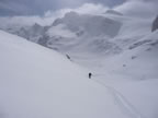 Raid à ski Gemmi - Wildstrubel : descente du Wildstrubel sur Engstligenalp par l'Ammertengletscher