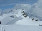 Raid à ski Gemmi - Wildstrubel : descente du Wildstrubel sur Engstligenalp par l'Ammertengletscher