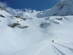 Raid à ski Gemmi - Wildstrubel : descente du Wildstrubel sur Engstligenalp par l'Ammertengletscher